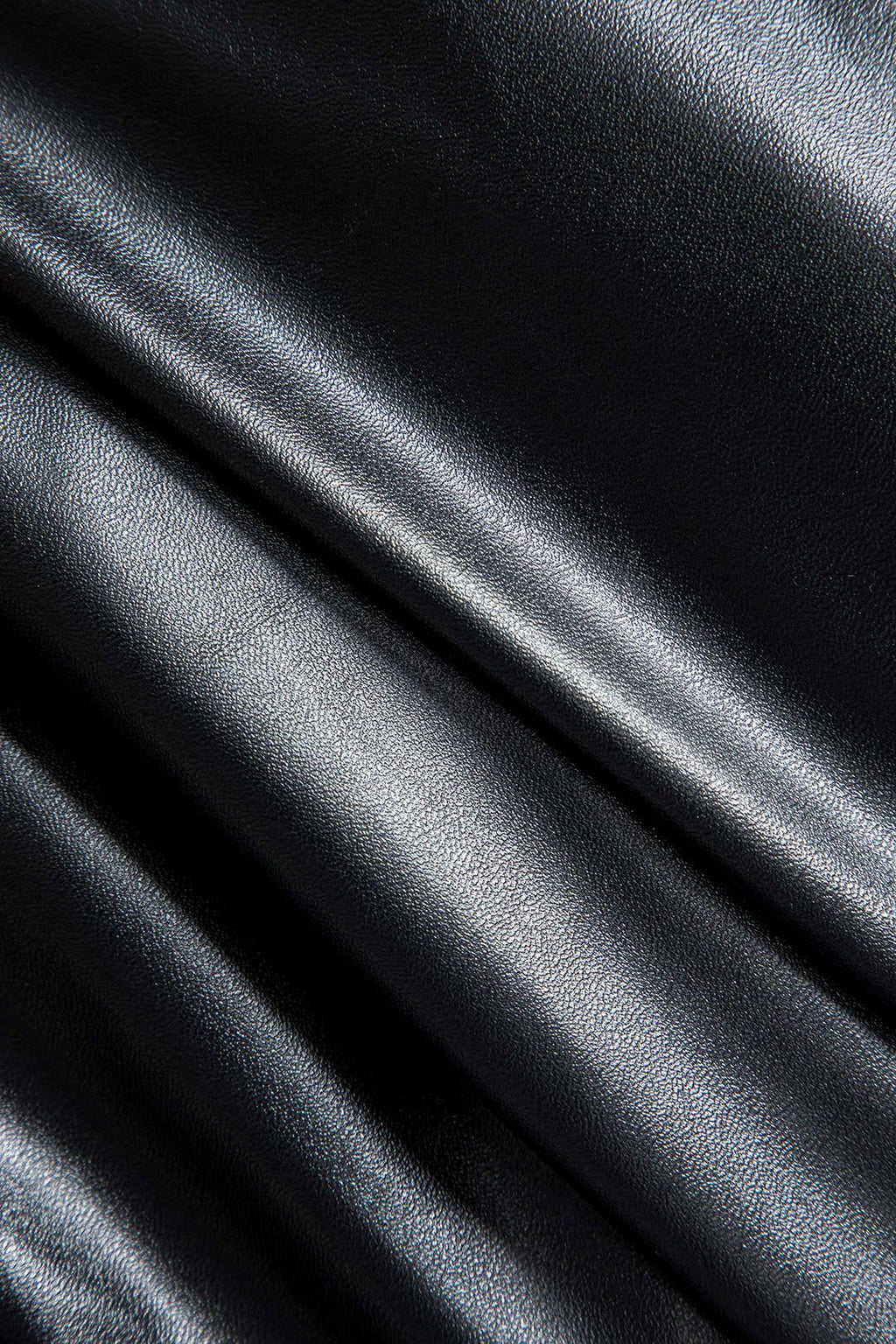 Ermelinda | Figuroverhevend Kunstleder-Midirok met Wickeloptiek, Decoratieve Gesp en Hoge Split