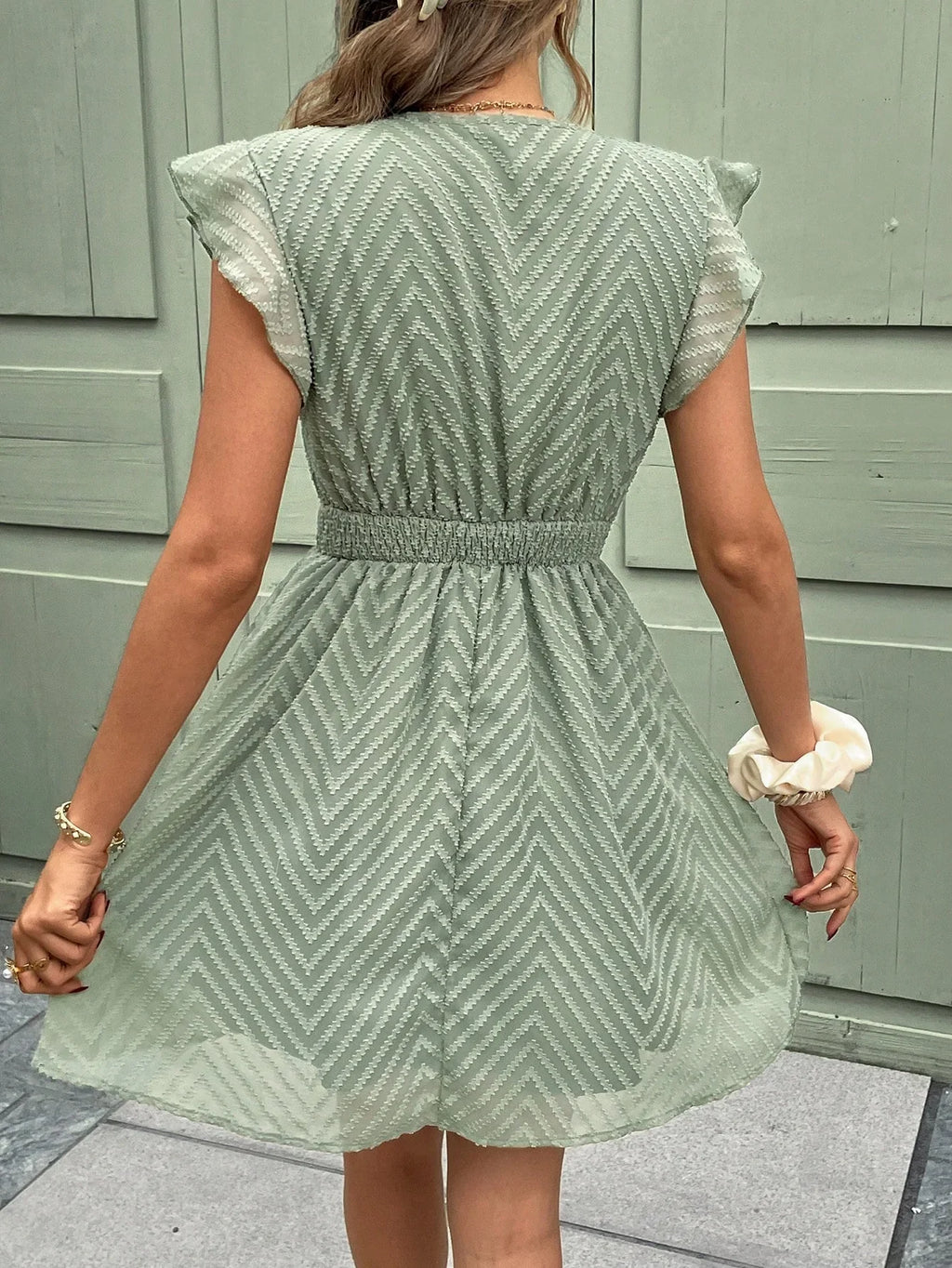 Zomerkleed met V-hals & Haakrand – Luchtig Korte Mouwen Kleed met Tailleband