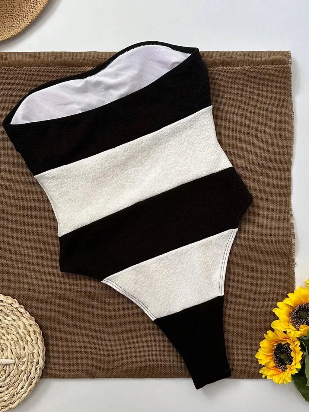 Schouderloze jumpsuit met contraststrepen & hoge beenuitsnijding