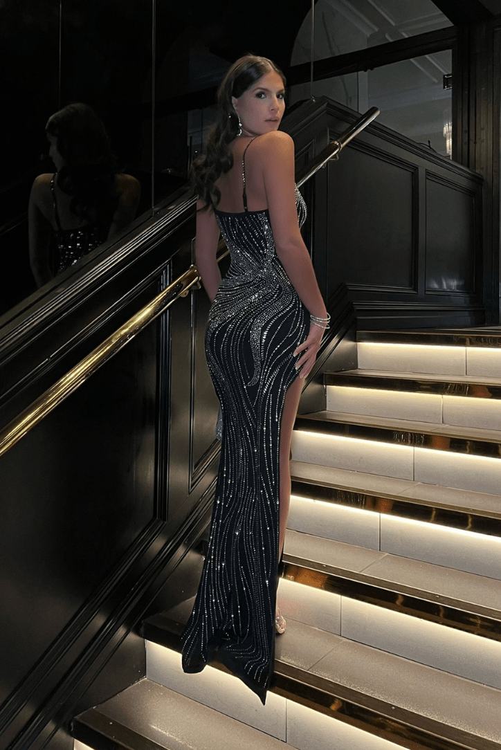 Sophie | Glamoureuze Strass Avondjurk met Beenopening – Elegant & Luxe in Zwart