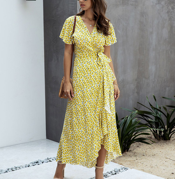 Gebloemd Wikkeljurk met V-hals & Ruffles – Zomerachtig & Elegant