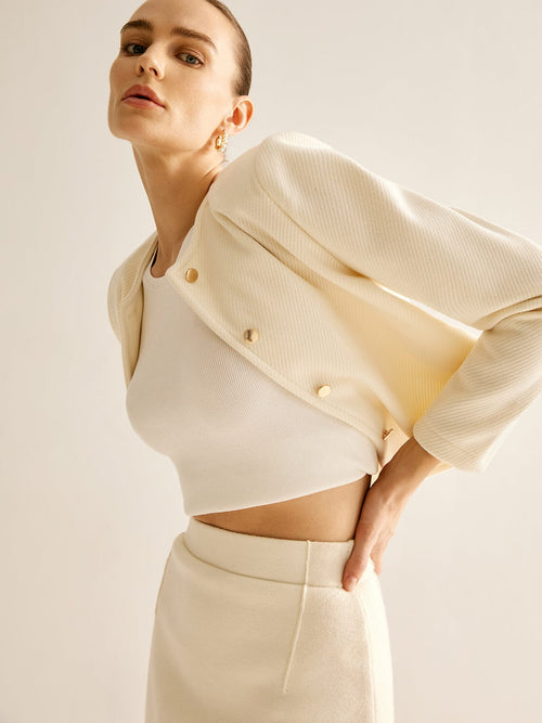 Anja | Stijlvolle Off-White Cropped-Jack met gouden knopen