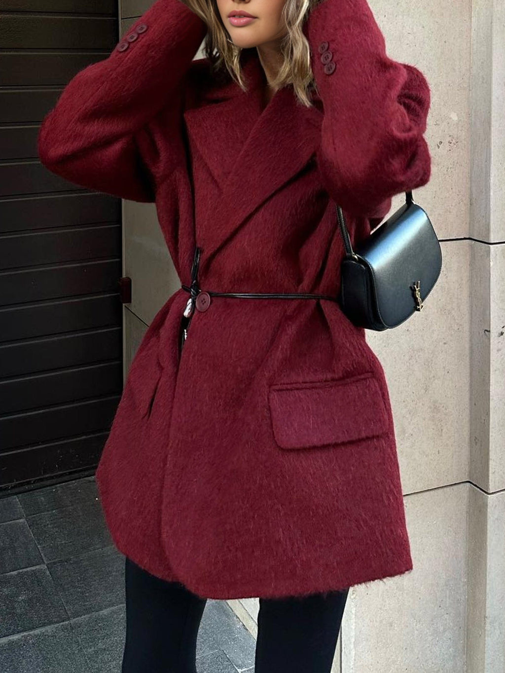Ursula | Winter Plus Size Mantel van rode wol met een tailleband