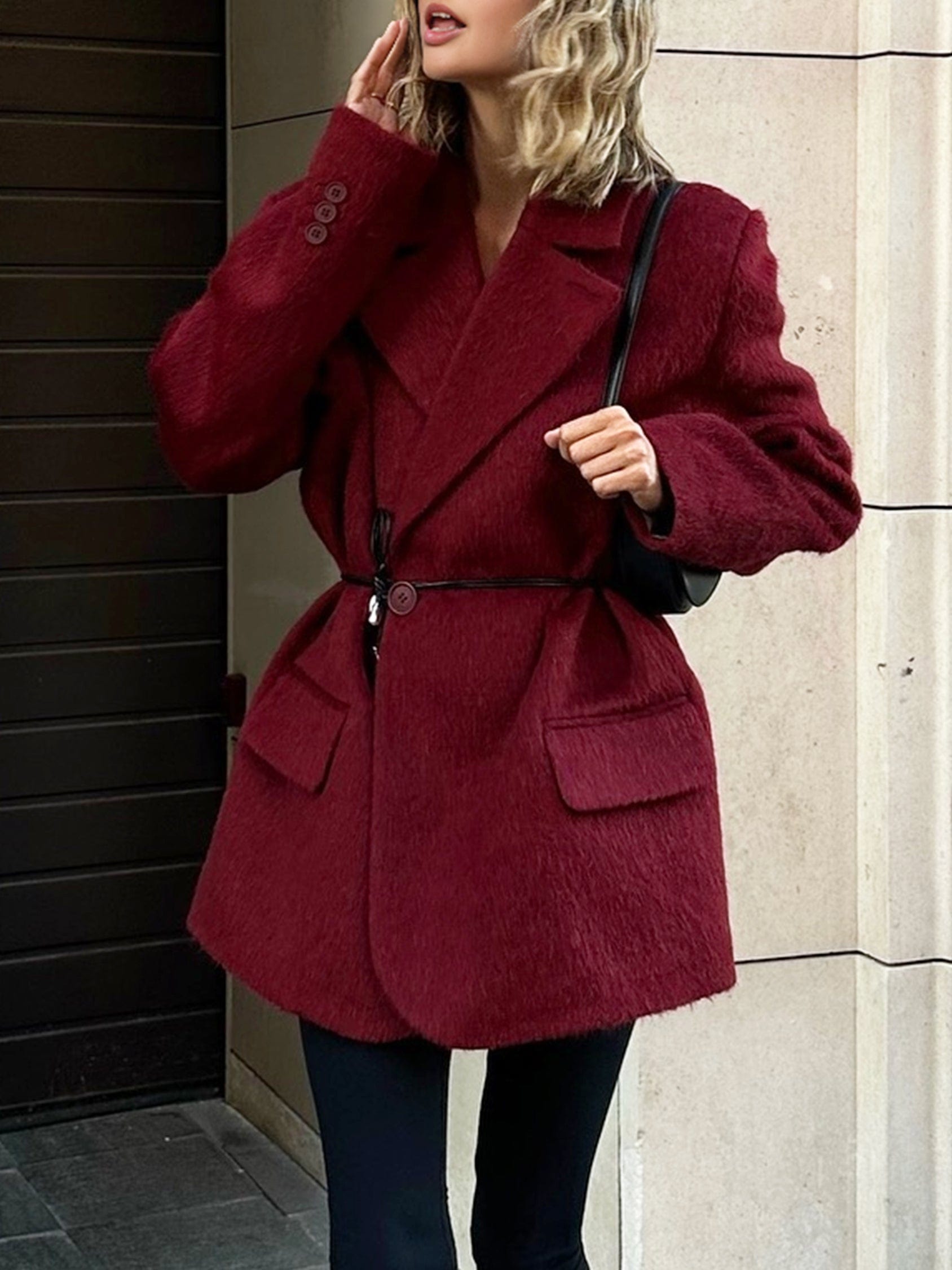 Ursula | Winter Plus Size Mantel van rode wol met een tailleband