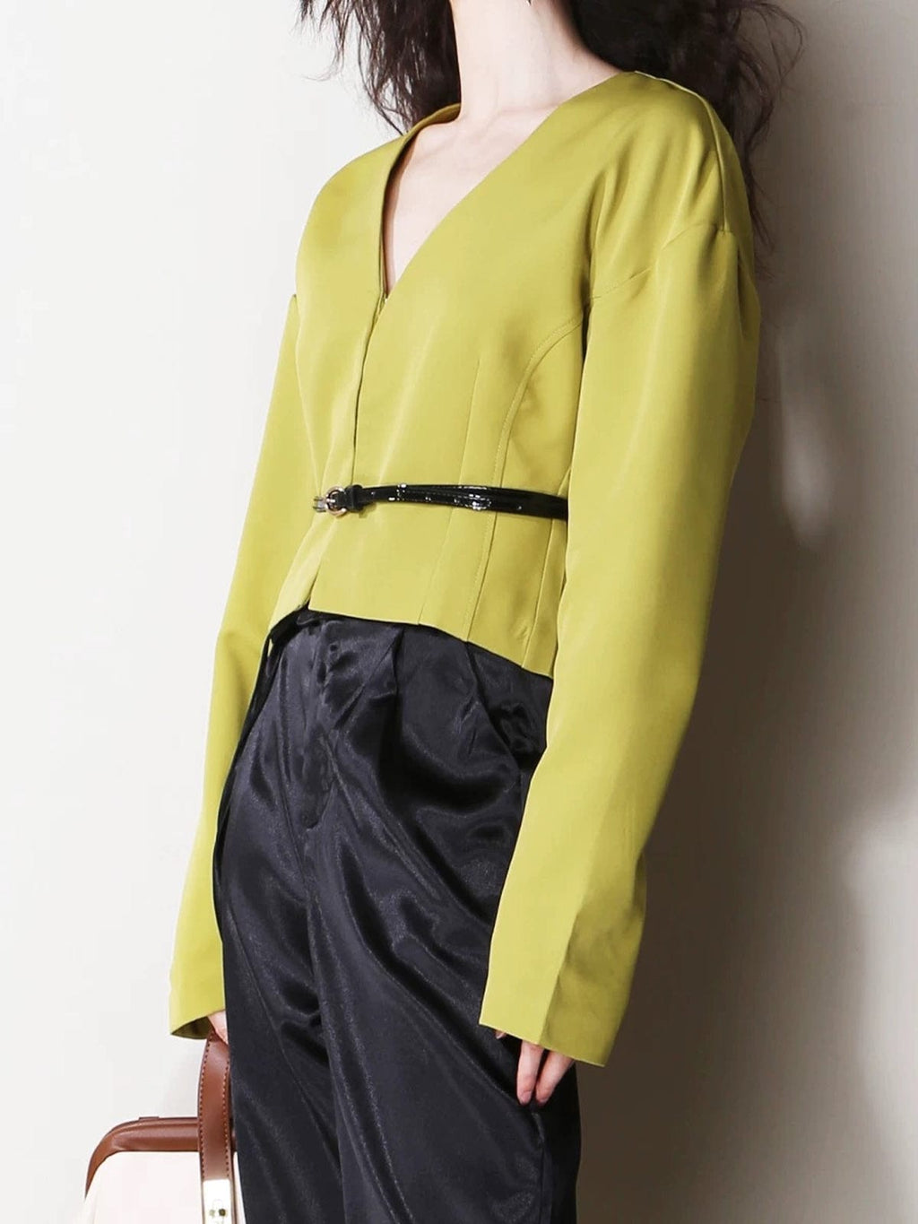 Irina | Verkorte V-hals Blazer voor Dames met Stijlvolle Smalle Ceintuur
