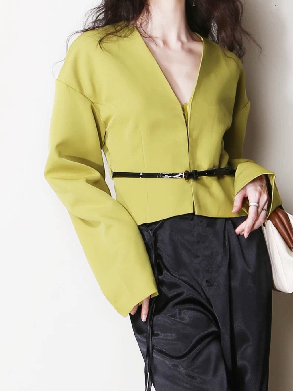 Irina | Verkorte V-hals Blazer voor Dames met Stijlvolle Smalle Ceintuur