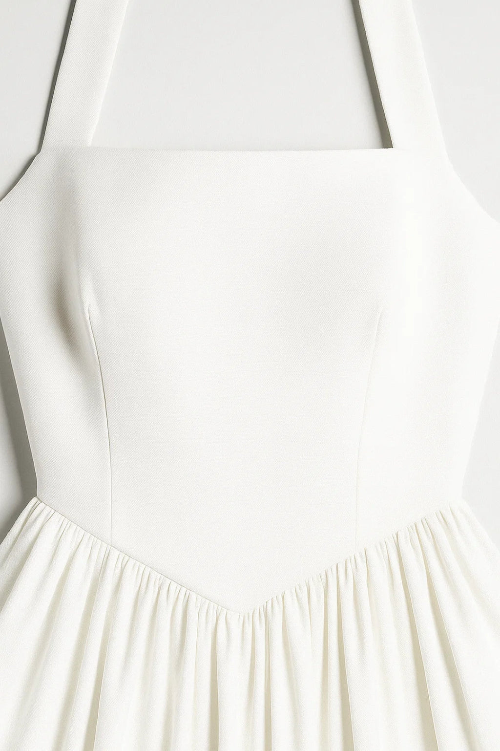 Elegante Halter Midi Jurk met Uitlopende Rok en Tailleaccent