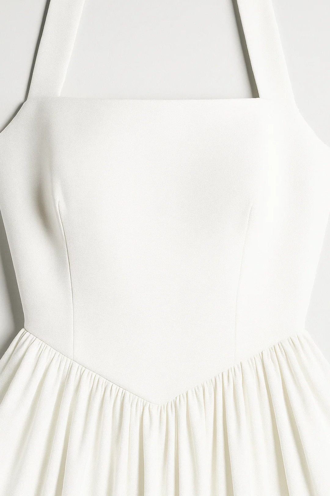Elegante Halter Midi Jurk met Uitlopende Rok en Tailleaccent