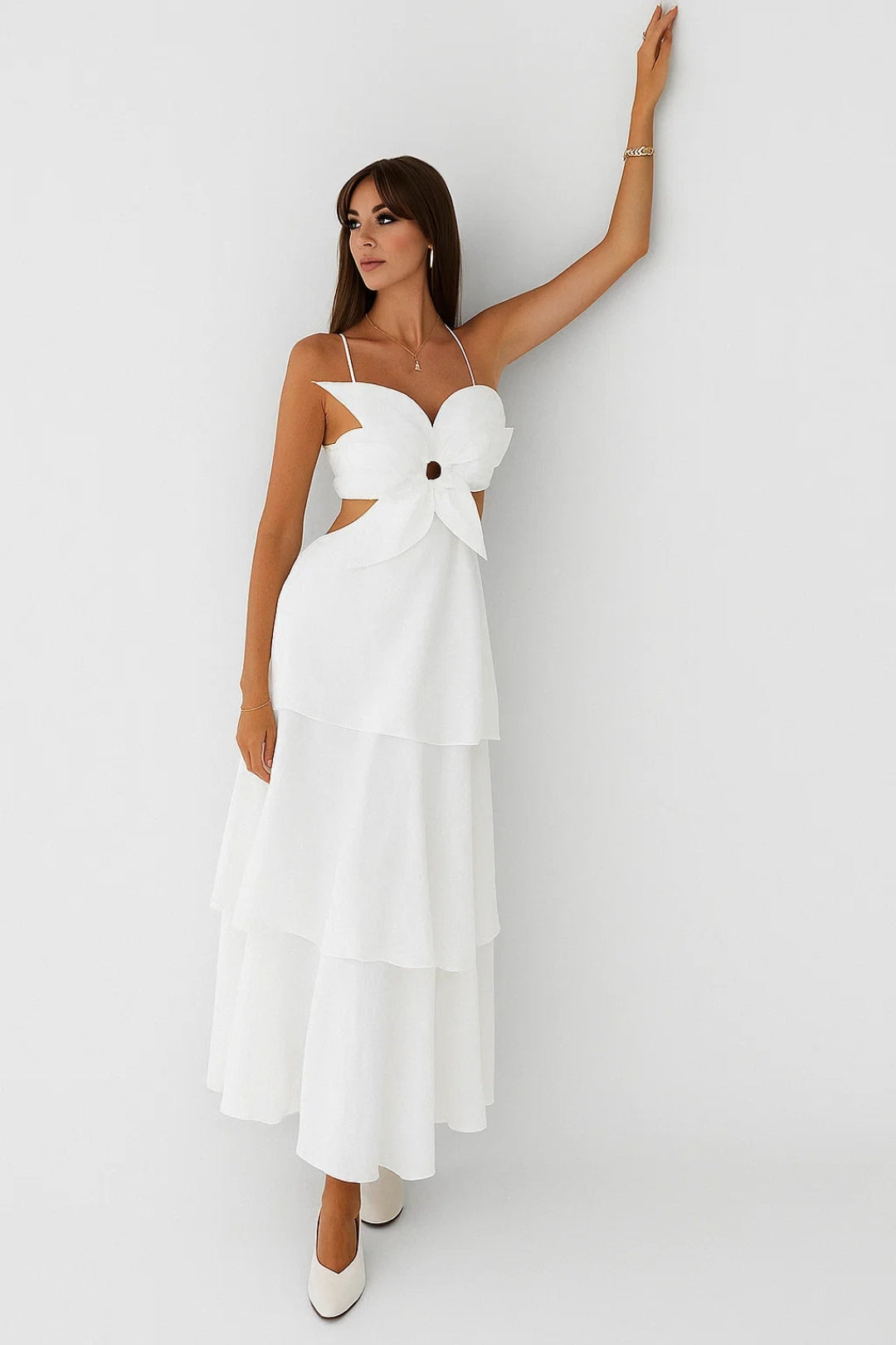 Elegante Maxi Jurk met Cut Out Detail en Gelaagde Rok