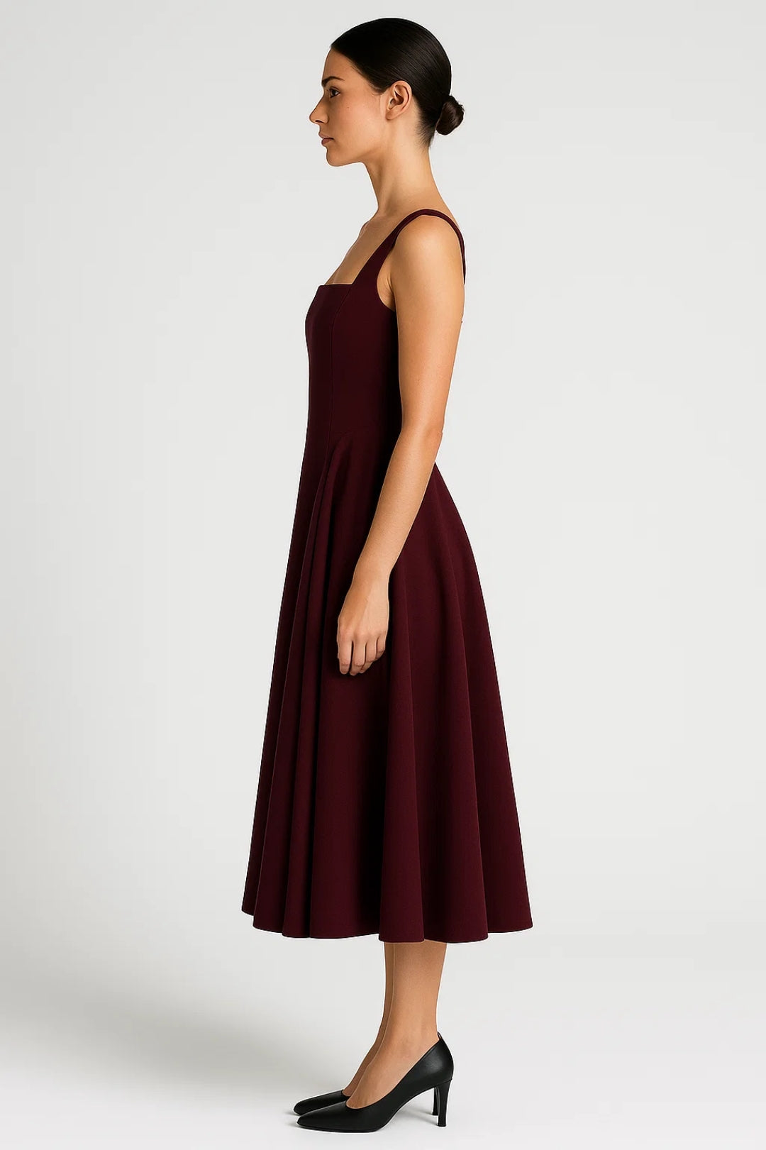 Elegante Midi Jurk met Brede Bandjes en Uitlopende Rok