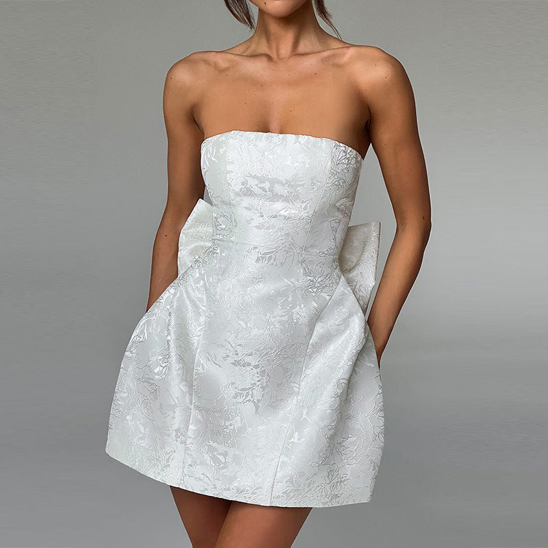 Champagnekleurige Mini-Cocktailjurk – Schoudervrije Avondjurk met Strikdetail