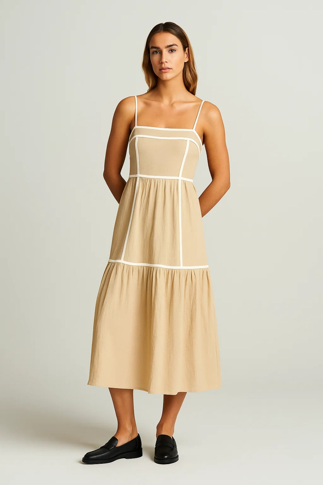 Strapless Maxi Jurk met Gelaagde Rok en Contrastdetails
