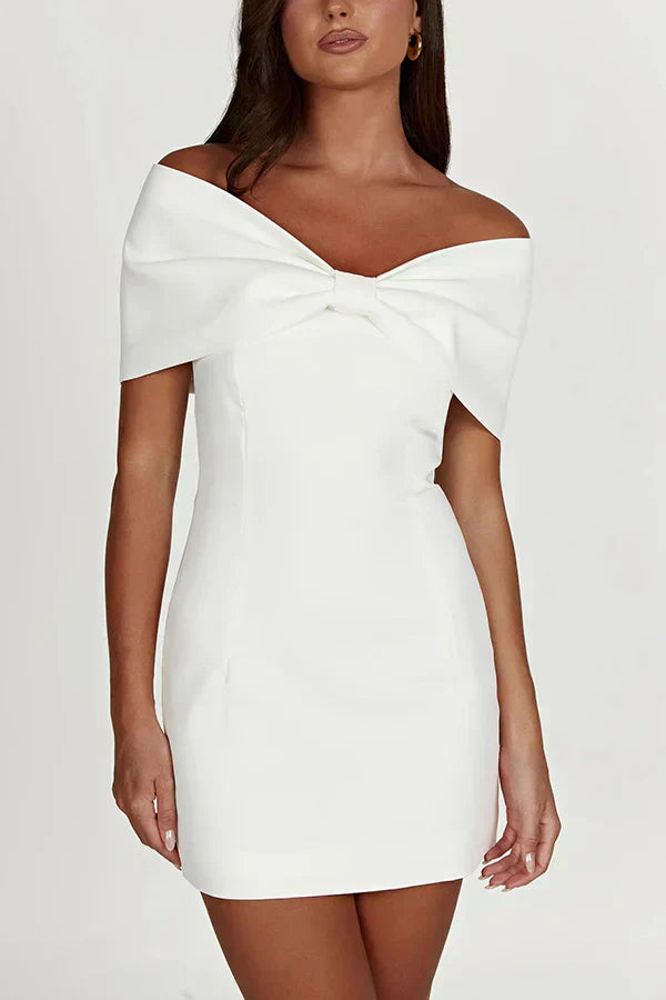 Elly | Off-shoulder Minikleed met Strikdetail
