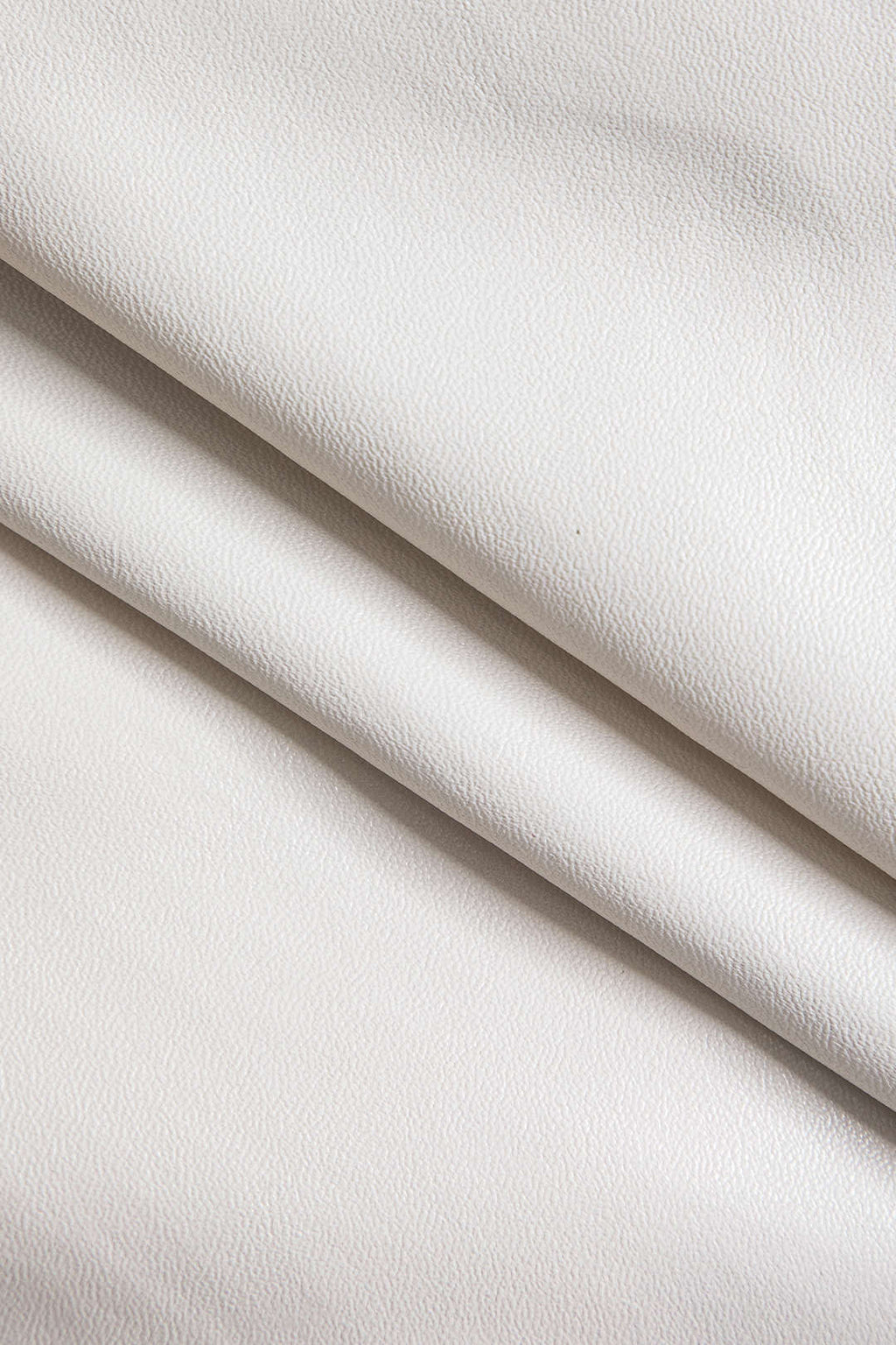 Selene | Moderne Kunstlederen Minirok met Zijrits en Asymmetrische Split