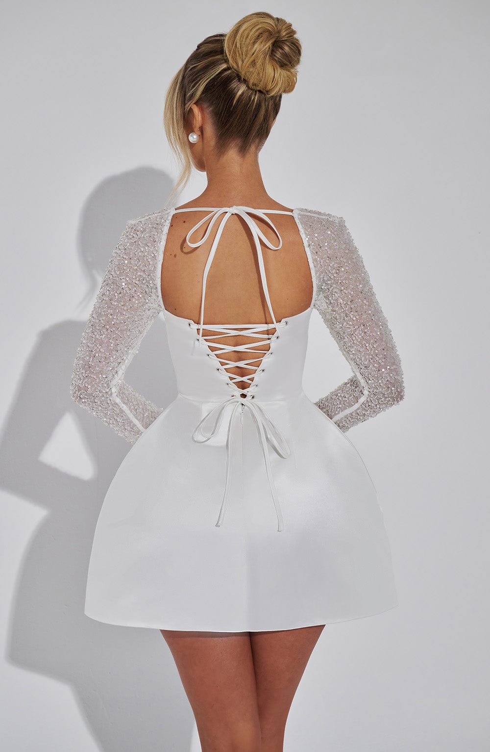 Nina | Satijnen Minidress met Glanzende Lange Mouwen